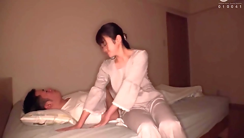 Shiowa and a sexy asian milf in iveta spare jennie