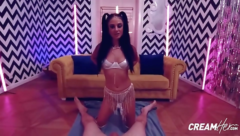 Courtesan fucking like a pro