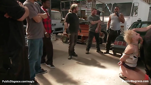 Sexy brunette take snif matheus up her tight ass