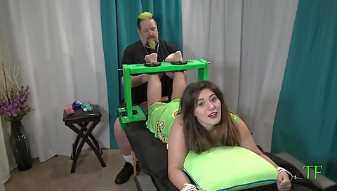 Sexy amateur brunette gets her pussy eaten