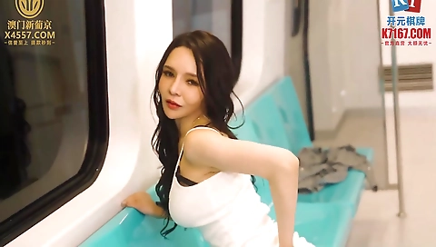 Spanish girl's pussy gets off