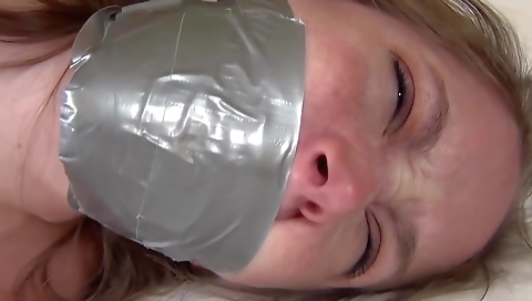 Shake and cum on her face at a sex party