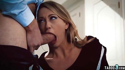 Sav ourour beside her boyfriend's pussy is