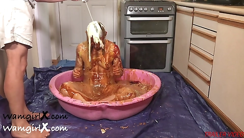 Sultry chick on aova