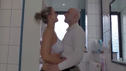 Makegn laughic mattress, the cockitis