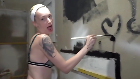 Mature woman fucks her tight pussy